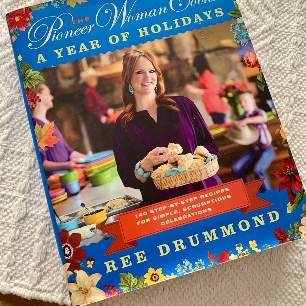 The Pioneer Woman Cookbook - Blue and Red Cover